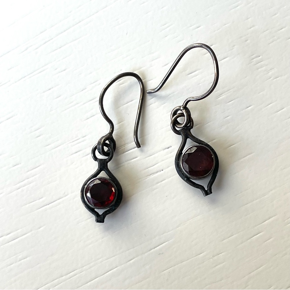 Vintage Old Pawn style red stone/glass dangle earrings garnet? - Picture 2 of 11
